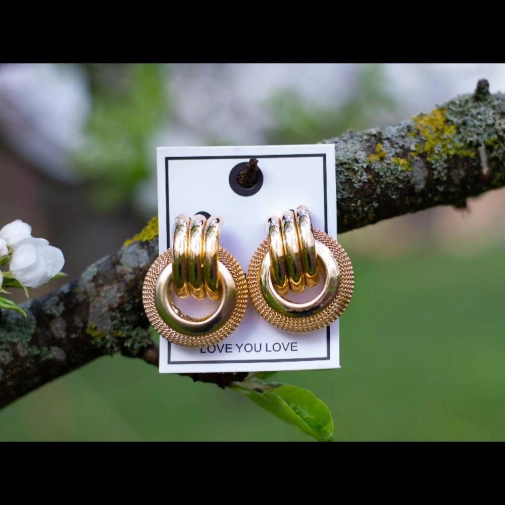 SALE 🛑 Gold Twisted Big Drop Earrings 🌼